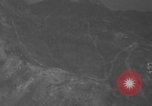 Standbild paratroop Invasion Corregidor Island Philippinen, 1945, aus Sekunde 42 historischem Filmmaterial Videoclip 65675070646