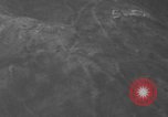 Standbild paratroop Invasion Corregidor Island Philippinen, 1945, aus Sekunde 45 historischem Filmmaterial Videoclip 65675070646