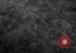 Standbild paratroop Invasion Corregidor Island Philippinen, 1945, aus Sekunde 46 historischem Filmmaterial Videoclip 65675070646
