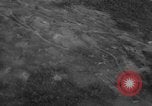 Standbild paratroop Invasion Corregidor Island Philippinen, 1945, aus Sekunde 50 historischem Filmmaterial Videoclip 65675070646