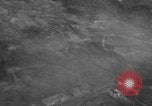 Standbild paratroop Invasion Corregidor Island Philippinen, 1945, aus Sekunde 53 historischem Filmmaterial Videoclip 65675070646