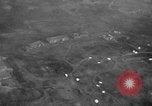 Standbild paratroop Invasion Corregidor Island Philippinen, 1945, aus Sekunde 56 historischem Filmmaterial Videoclip 65675070646