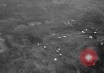 Standbild paratroop Invasion Corregidor Island Philippinen, 1945, aus Sekunde 57 historischem Filmmaterial Videoclip 65675070646