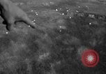 Standbild paratroop Invasion Corregidor Island Philippinen, 1945, aus Sekunde 60 historischem Filmmaterial Videoclip 65675070646