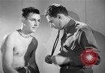 Immagine di Trattamento di seconda guerra mondiale per combattere la stanchezza o PTSD United States USA, 1945, secondo 24 filmato di repertorio 65675070655