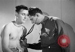 Immagine di Trattamento di seconda guerra mondiale per combattere la stanchezza o PTSD United States USA, 1945, secondo 25 filmato di repertorio 65675070655
