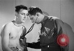 Immagine di Trattamento di seconda guerra mondiale per combattere la stanchezza o PTSD United States USA, 1945, secondo 26 filmato di repertorio 65675070655