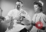 Immagine di Trattamento di seconda guerra mondiale per combattere la stanchezza o PTSD United States USA, 1945, secondo 30 filmato di repertorio 65675070655