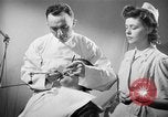 Immagine di Trattamento di seconda guerra mondiale per combattere la stanchezza o PTSD United States USA, 1945, secondo 32 filmato di repertorio 65675070655