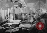 Immagine di Trattamento di seconda guerra mondiale per combattere la stanchezza o PTSD United States USA, 1945, secondo 37 filmato di repertorio 65675070655