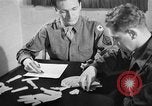 Immagine di Trattamento di seconda guerra mondiale per combattere la stanchezza o PTSD United States USA, 1945, secondo 38 filmato di repertorio 65675070655
