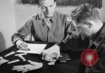 Immagine di Trattamento di seconda guerra mondiale per combattere la stanchezza o PTSD United States USA, 1945, secondo 40 filmato di repertorio 65675070655
