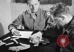 Immagine di Trattamento di seconda guerra mondiale per combattere la stanchezza o PTSD United States USA, 1945, secondo 41 filmato di repertorio 65675070655