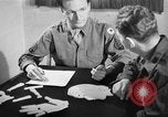 Immagine di Trattamento di seconda guerra mondiale per combattere la stanchezza o PTSD United States USA, 1945, secondo 43 filmato di repertorio 65675070655