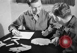 Immagine di Trattamento di seconda guerra mondiale per combattere la stanchezza o PTSD United States USA, 1945, secondo 44 filmato di repertorio 65675070655