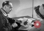 Immagine di Trattamento di seconda guerra mondiale per combattere la stanchezza o PTSD United States USA, 1945, secondo 49 filmato di repertorio 65675070655