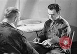 Immagine di Trattamento di seconda guerra mondiale per combattere la stanchezza o PTSD United States USA, 1945, secondo 59 filmato di repertorio 65675070655