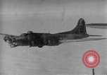 Standbild Boeing B-17 Flying Fortress Hamburg Deutschland, 1944, aus Sekunde 6 historischem Filmmaterial Videoclip 65675070661