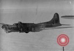 Standbild Boeing B-17 Flying Fortress Hamburg Deutschland, 1944, aus Sekunde 8 historischem Filmmaterial Videoclip 65675070661