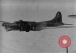 Standbild Boeing B-17 Flying Fortress Hamburg Deutschland, 1944, aus Sekunde 10 historischem Filmmaterial Videoclip 65675070661