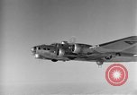 Standbild US B-17 Angriff auf Helgoland in Zweiten Weltkrieg Helgoland Nordsee, 1944, aus Sekunde 6 historischem Filmmaterial Videoclip 65675070662