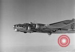 Standbild US B-17 Angriff auf Helgoland in Zweiten Weltkrieg Helgoland Nordsee, 1944, aus Sekunde 8 historischem Filmmaterial Videoclip 65675070662