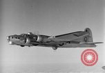 Standbild US B-17 Angriff auf Helgoland in Zweiten Weltkrieg Helgoland Nordsee, 1944, aus Sekunde 13 historischem Filmmaterial Videoclip 65675070662