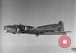 Standbild US B-17 Angriff auf Helgoland in Zweiten Weltkrieg Helgoland Nordsee, 1944, aus Sekunde 15 historischem Filmmaterial Videoclip 65675070662