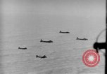 Standbild US B-17 Angriff auf Helgoland in Zweiten Weltkrieg Helgoland Nordsee, 1944, aus Sekunde 21 historischem Filmmaterial Videoclip 65675070662