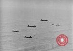 Standbild US B-17 Angriff auf Helgoland in Zweiten Weltkrieg Helgoland Nordsee, 1944, aus Sekunde 22 historischem Filmmaterial Videoclip 65675070662