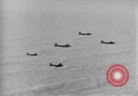 Standbild US B-17 Angriff auf Helgoland in Zweiten Weltkrieg Helgoland Nordsee, 1944, aus Sekunde 25 historischem Filmmaterial Videoclip 65675070662