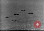 Standbild US B-17 Angriff auf Helgoland in Zweiten Weltkrieg Helgoland Nordsee, 1944, aus Sekunde 28 historischem Filmmaterial Videoclip 65675070662