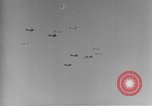 Standbild US B-17 Angriff auf Helgoland in Zweiten Weltkrieg Helgoland Nordsee, 1944, aus Sekunde 29 historischem Filmmaterial Videoclip 65675070662