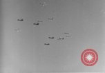 Standbild US B-17 Angriff auf Helgoland in Zweiten Weltkrieg Helgoland Nordsee, 1944, aus Sekunde 30 historischem Filmmaterial Videoclip 65675070662