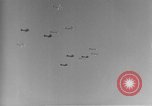Standbild US B-17 Angriff auf Helgoland in Zweiten Weltkrieg Helgoland Nordsee, 1944, aus Sekunde 31 historischem Filmmaterial Videoclip 65675070662