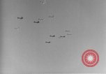 Standbild US B-17 Angriff auf Helgoland in Zweiten Weltkrieg Helgoland Nordsee, 1944, aus Sekunde 32 historischem Filmmaterial Videoclip 65675070662