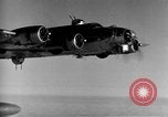 Standbild US B-17 Angriff auf Helgoland in Zweiten Weltkrieg Helgoland Nordsee, 1944, aus Sekunde 49 historischem Filmmaterial Videoclip 65675070662