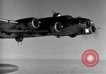 Standbild US B-17 Angriff auf Helgoland in Zweiten Weltkrieg Helgoland Nordsee, 1944, aus Sekunde 50 historischem Filmmaterial Videoclip 65675070662