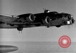 Standbild US B-17 Angriff auf Helgoland in Zweiten Weltkrieg Helgoland Nordsee, 1944, aus Sekunde 51 historischem Filmmaterial Videoclip 65675070662