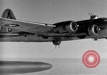 Standbild US B-17 Angriff auf Helgoland in Zweiten Weltkrieg Helgoland Nordsee, 1944, aus Sekunde 53 historischem Filmmaterial Videoclip 65675070662