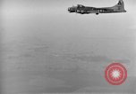 Standbild Bombardierung Hamburg Deutschland, 1944, aus Sekunde 47 historischem Filmmaterial Videoclip 65675070663