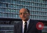 Immagine di Medico Halback Ginevra SVIZZERA, 1968, secondo 53 filmato di repertorio 65675070666