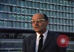 Immagine di Medico Halback Ginevra SVIZZERA, 1968, secondo 57 filmato di repertorio 65675070666