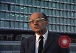 Immagine di Medico Halback Ginevra SVIZZERA, 1968, secondo 61 filmato di repertorio 65675070666