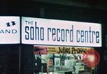 Standbild Nachtleben Soho London England United Kingdom, 1968, aus Sekunde 45 historischem Filmmaterial Videoclip 65675070670