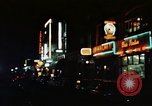 Standbild Nachtleben in Soho in London Soho London England United Kingdom, 1968, aus Sekunde 3 historischem Filmmaterial Videoclip 65675070671