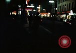 Standbild Nachtleben in Soho in London Soho London England United Kingdom, 1968, aus Sekunde 30 historischem Filmmaterial Videoclip 65675070671
