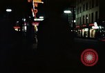 Standbild Nachtleben in Soho in London Soho London England United Kingdom, 1968, aus Sekunde 31 historischem Filmmaterial Videoclip 65675070671
