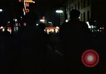 Standbild Nachtleben in Soho in London Soho London England United Kingdom, 1968, aus Sekunde 32 historischem Filmmaterial Videoclip 65675070671