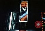 Standbild Nachtleben in Soho in London Soho London England United Kingdom, 1968, aus Sekunde 37 historischem Filmmaterial Videoclip 65675070671